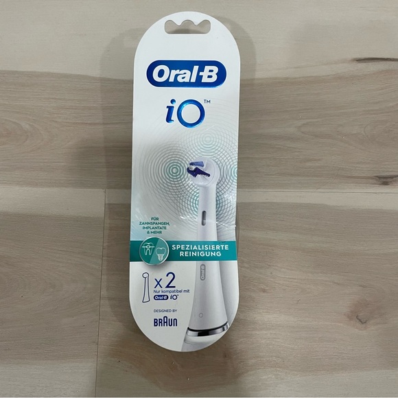 NWT Oral B iO Toothbrush Replacement Heads - 2 Heads - Picture 1 of 4